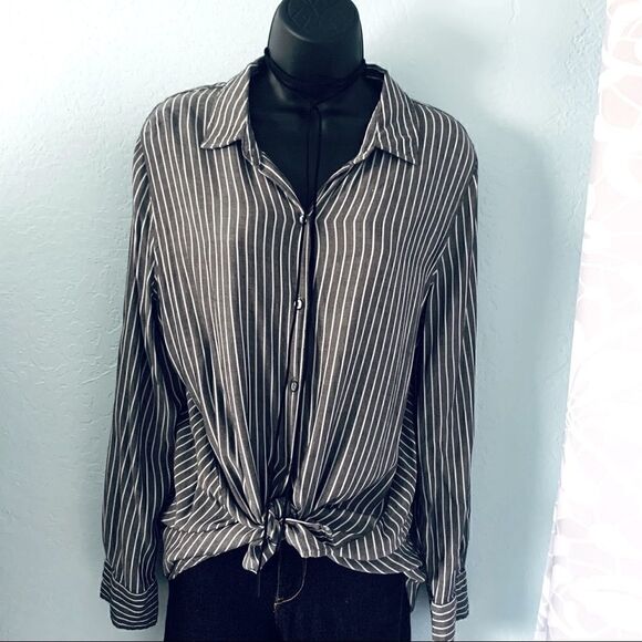 Old Navy gray pin stripe button down shirt  Size Large - Picture 1 of 7